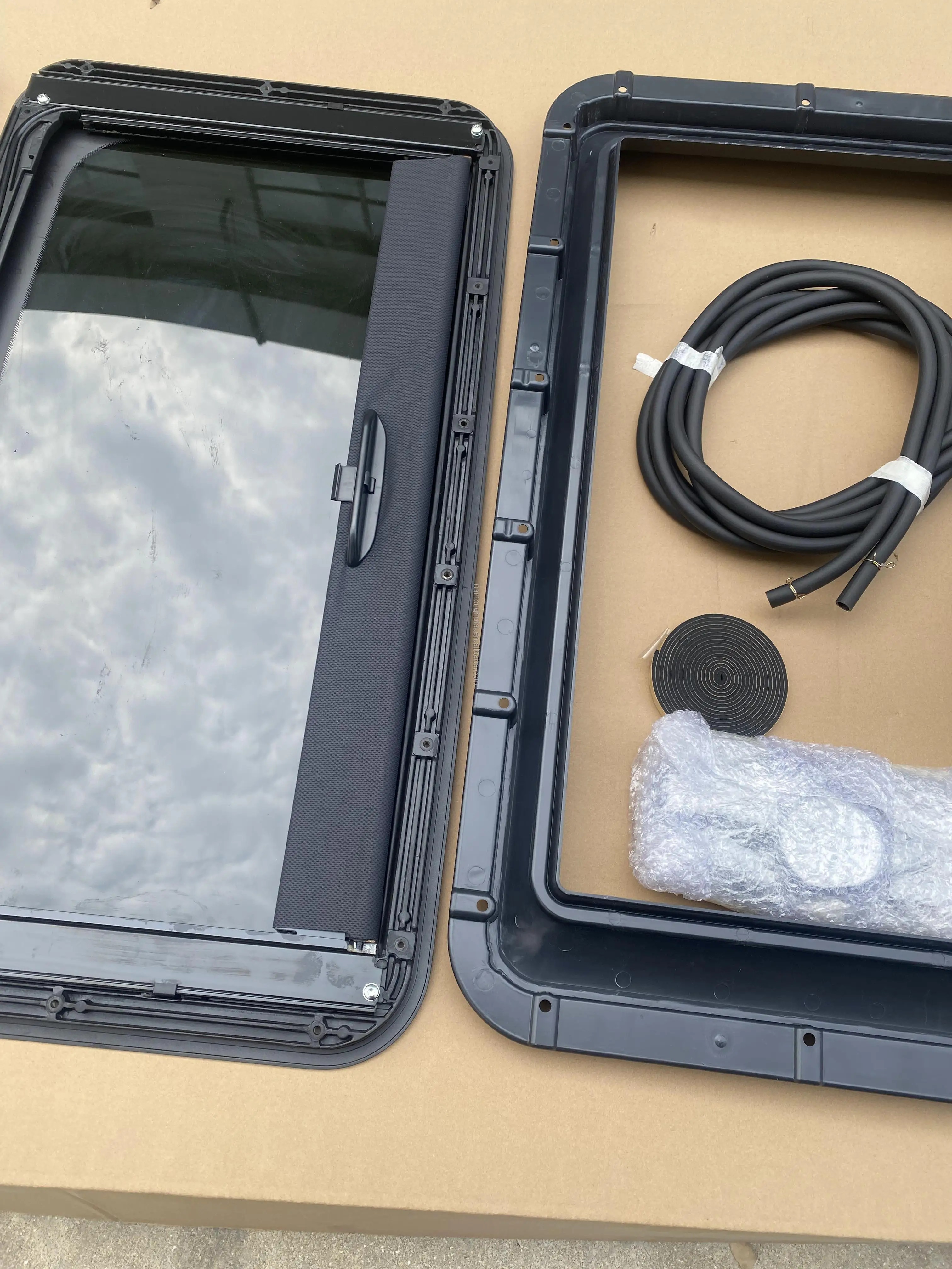 Hot Sale Universal Sunroof Assembly Manual Sunroof for Each Model